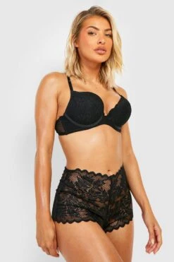 BOOHOO Lace Booty Short 6 BOOHOO Lace Booty Short -Sea Vibe Together female black lace booty short 2