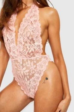 BOOHOO Plunge Ribbon Tie Halter Bodysuit 7 BOOHOO Plunge Ribbon Tie Halter Bodysuit -Sea Vibe Together female blush plunge ribbon tie halter bodysuit 3