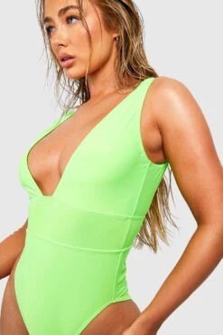 BOOHOO Essentials Plunge Swimsuit -Sea Vibe Together female bright20green essentials plunge swimsuit 3