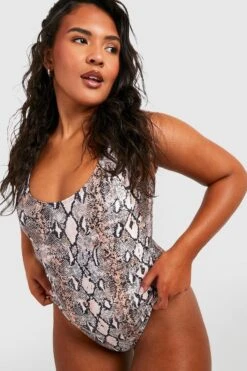 BOOHOO Plus Essentials Snake Print Scoop Swimsuit 7 BOOHOO Plus Essentials Snake Print Scoop Swimsuit -Sea Vibe Together female brown plus essentials snake print scoop swimsuit 3