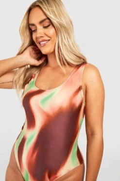 BOOHOO Plus Wave Print Scoop Swimsuit -Sea Vibe Together female brown plus wave print scoop swimsuit 3