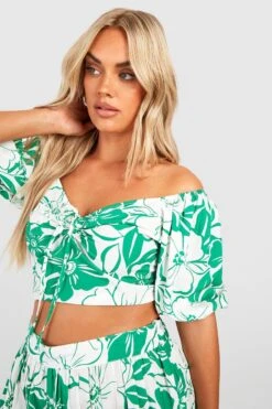 BOOHOO Plus Woven Hawaiian Print Puff Sleeve Crop Top -Sea Vibe Together female green plus woven hawaiian print puff sleeve crop top 3