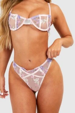 BOOHOO Floral Embroidery Bra And Thong Set -Sea Vibe Together female pink floral embroidery bra and thong set 3