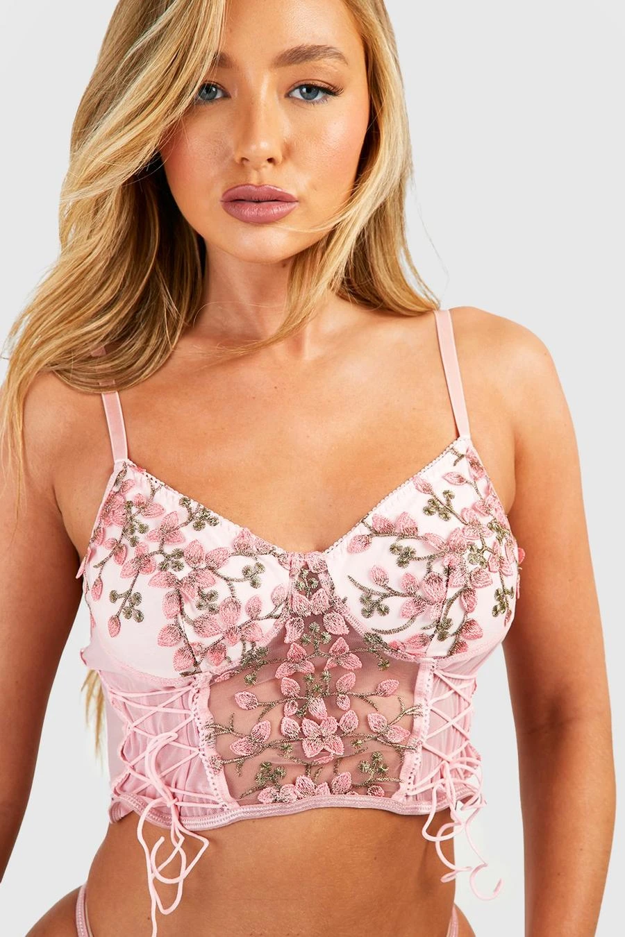 BOOHOO Floral Embroidery Bralette & Thong Set 4 BOOHOO Floral Embroidery Bralette & Thong Set - Image 4