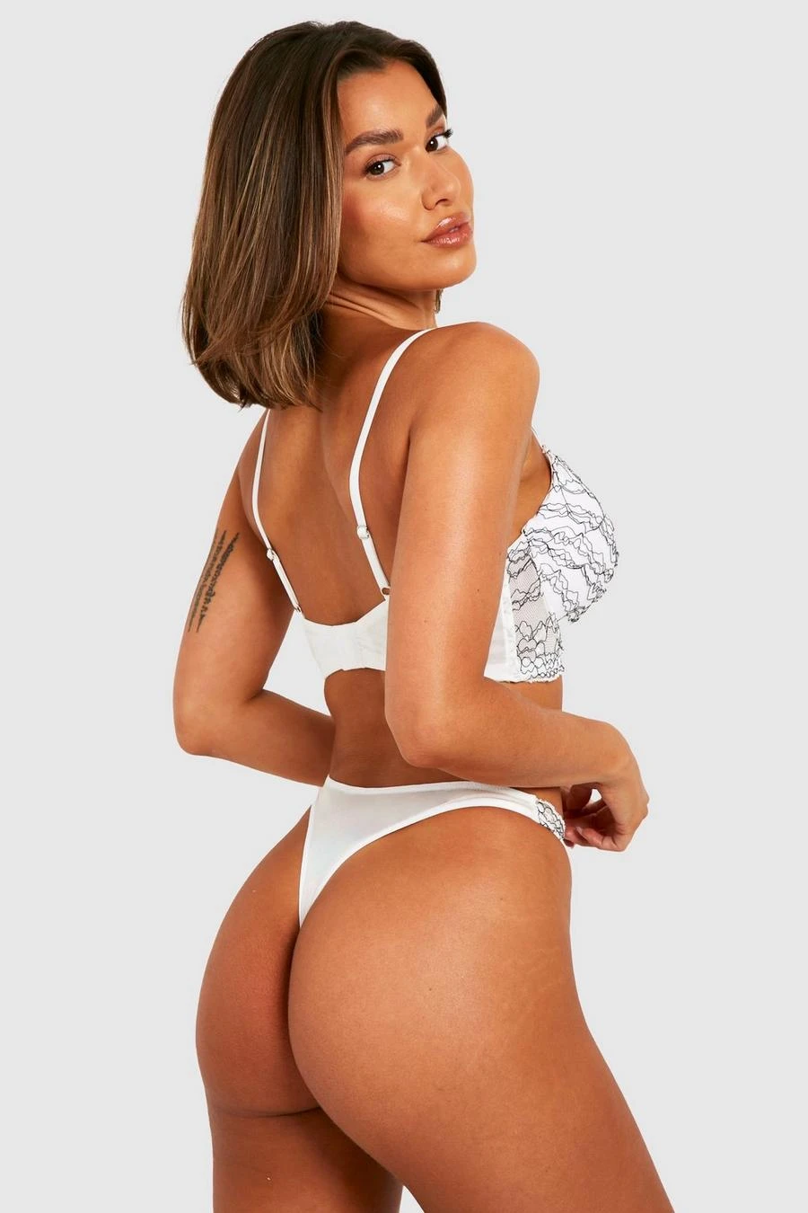 BOOHOO Fuller Bust Contrast Lace Underwire Bra 2 BOOHOO Fuller Bust Contrast Lace Underwire Bra - Image 2