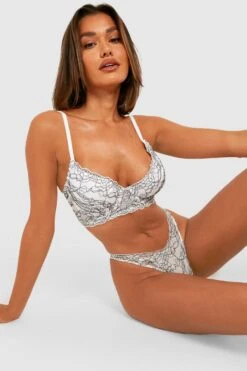 BOOHOO Fuller Bust Contrast Lace Underwire Bra 6 BOOHOO Fuller Bust Contrast Lace Underwire Bra -Sea Vibe Together female white fuller bust contrast lace underwire bra 2