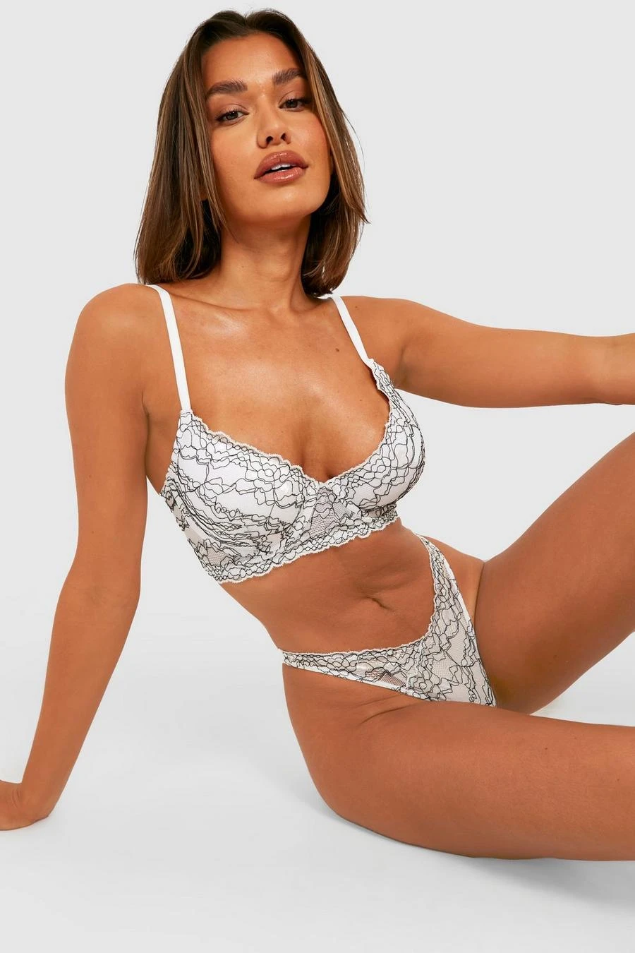 BOOHOO Fuller Bust Contrast Lace Underwire Bra 3 BOOHOO Fuller Bust Contrast Lace Underwire Bra - Image 3